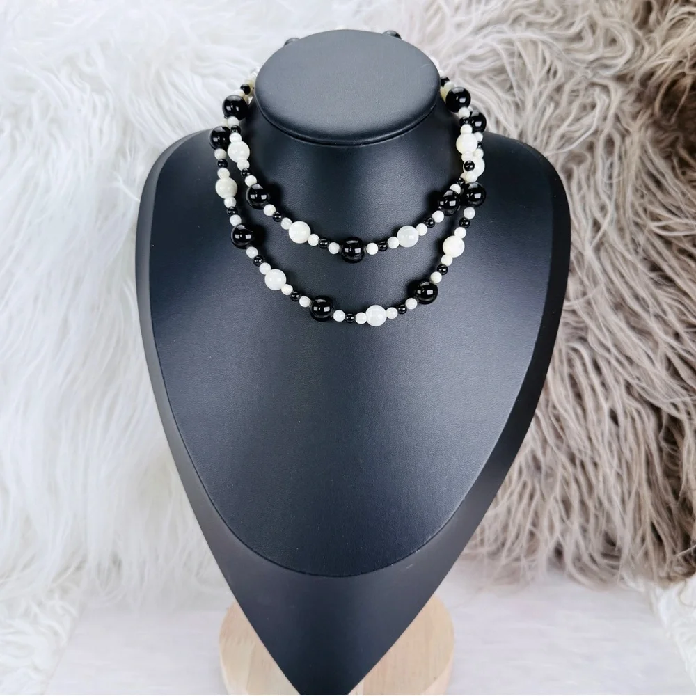 Vintage art deco flapper style mother of pearl and black beaded necklace